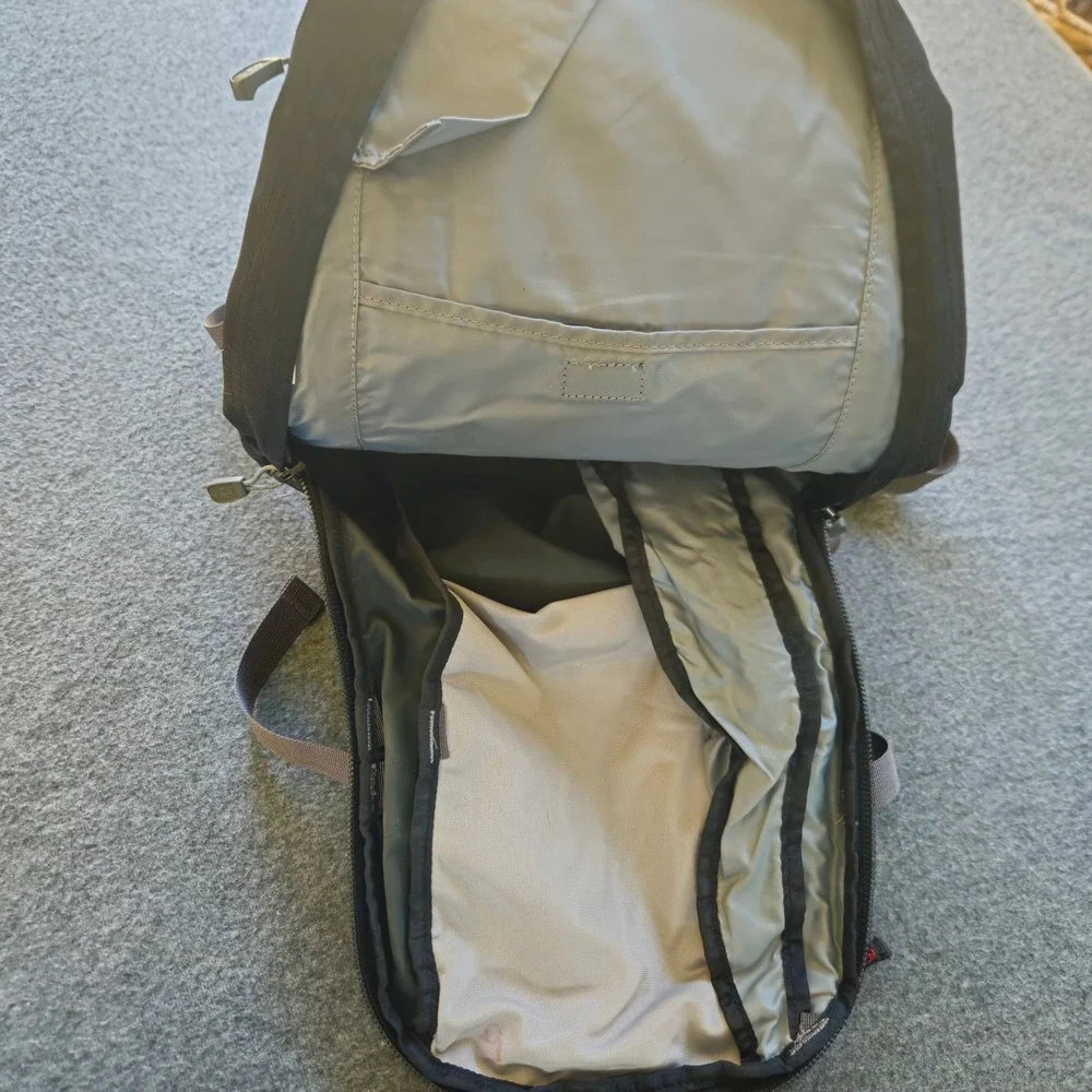 Dakine‎ Heli Pack 11L Ski & Snowboard Backpack Red & Black Active Winter Skicore